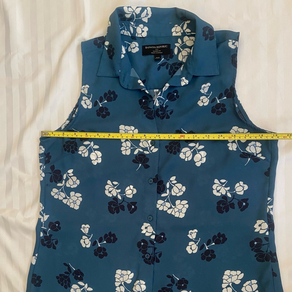 Banana Republic sleeveless blouse - Picture 5 of 6